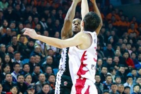 kaiyun-巨人狼队难寻胜迹，季后赛希望逐渐渺茫()