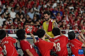 开云体育app-利物浦球员破门得分，赢得球迷喝彩()